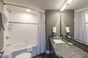 The Crystal Lodge - Bathroom