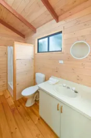 Lakes and Craters Holiday Park - Badezimmer