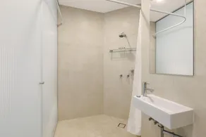Oaks Melbourne on Collins Suites - Bathroom