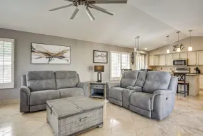 Game Room, Backyard Oasis! Glendale Group Getaway - Innenbereich