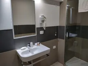 Albatros Hotel - Bathroom