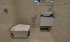 Hotel Amisha International - Bathroom