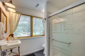 Spacious & Secluded Shook Home w/ Private Hot Tub! - Innvendig