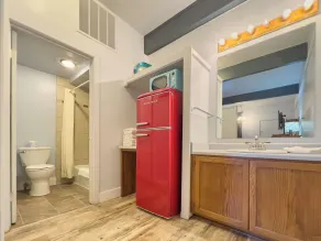 The Oakwood Inn - Bathroom