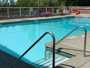 Holiday Inn Victoria - Elk Lake by IHG - Piscine