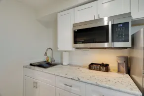 3 Mi to Main Street: Newly Renovated Wareham Apt! - Interni
