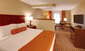 Phoenix Inn Suites Albany - Room