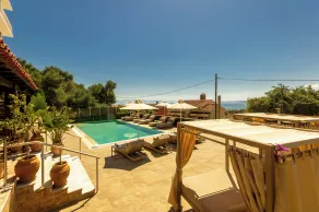 Corfelia Seaview Suites - Basseng