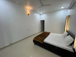 iIRA Stays: Ocean Bliss (Sea View) - Room