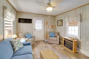 Deck & Indian River Bay Views: Coastal Cottage - Interiör