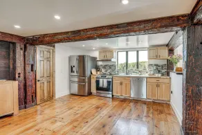 90-acre Gem w/ Custom Pool & 2 Ponds in Jefferson - Innenbereich
