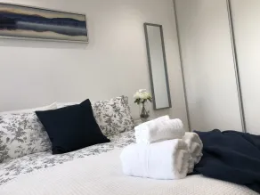 Cosy One Bedroom Apartment By Creatick - Room