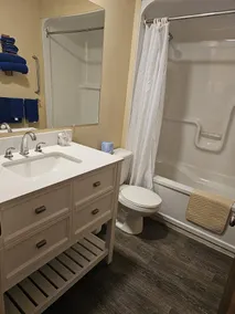 Wingham Motel - Bathroom