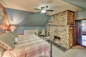 Historic Virginia Wine Country Villa w/ Pool, Yard - Innvendig