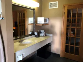 Boarders Inn & Suites by Cobblestone Hotels - Fayette - Bagno