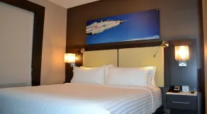 Holiday Inn Express & Suites Cold Lake by IHG - Room