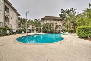 Hilton Head Island Condo w/ Beach Supplies + Pool! - Piscine