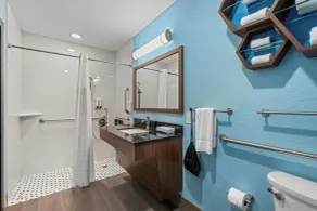 HomeTowne Studios by Red Roof Bradenton - Badezimmer