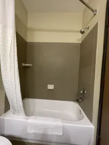 Comfort Inn & Suites Ponca City near Marland Mansion - Salle de bain