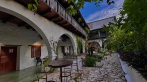 Garden Hotel - Outdoor dining