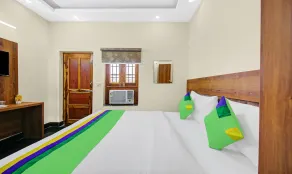 Treebo The Eden Roc - Room