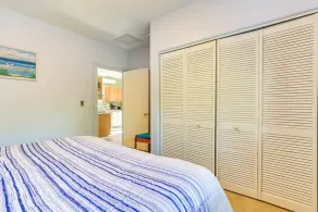Harrison Home w/ Grill & Lake Views: Walk to Town! - Interiør