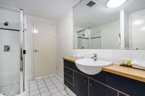 The Docks On Goodwin - Bathroom