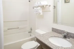 Super 8 by Wyndham Nampa - Salle de bain