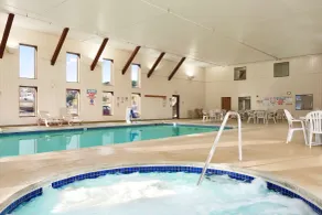 Super 8 by Wyndham Houghton - Piscine