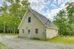 Fish + Hike: Wooded Home w/ Deck in Dexter - Interiør