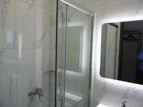 Comfort Suites & Rooms - Bathroom