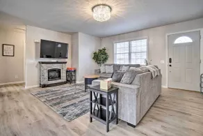 Renovated Logan Home w/ Pond & Fire Pit - Intérieur