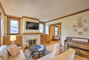 Historic Home on Beaver Dam Lake w/ Seasonal Dock - Innenbereich