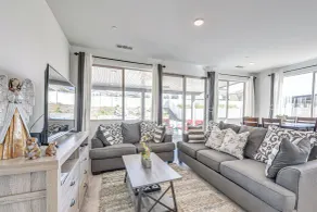 Patio & Yard: Luxe Beaumont Getaway! - Intérieur