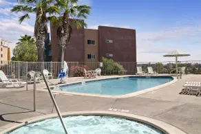 Days Inn by Wyndham Oceanside - Piscine