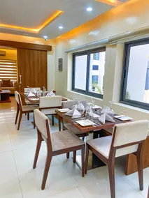PLUSH HOTEL - Restaurant