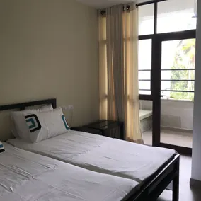 Saninro Hotel Ragama - Vue de la chambre