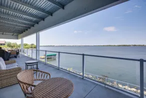 Waterfront Watertown Condo w/ Patio & Pool Access! - Interiør