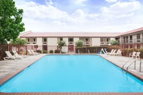 Super 8 by Wyndham Oxford MS University Area - Piscine