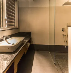 Over The Hill - Baño