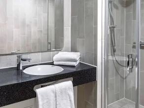 B&B HOTEL Erfurt-Hbf - Salle de bain