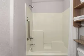 Microtel Inn & Suites by Wyndham Panama City - Salle de bain