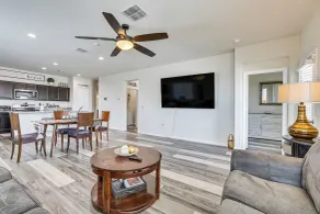 Patio & Fire Pit! Cozy Desert Retreat in Buckeye - Innvendig