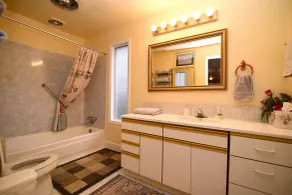 Lilyspring PDX Vacation Apartments - Badezimmer