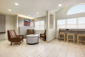 Microtel Inn & Suites by Wyndham New Ulm - Lobby
