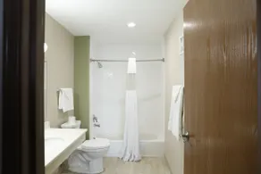 Baymont by Wyndham Rockford - Salle de bain