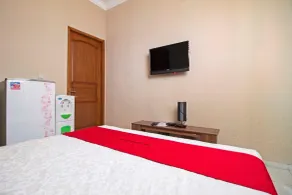 RedDoorz Syariah near Mercu Buana University - Værelse
