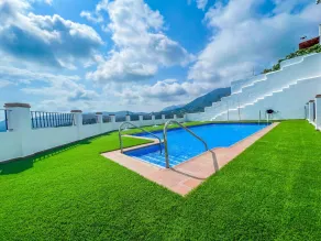 Modern Two Bedroom Apartment With Pool - Pool