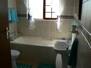 Heroldsbaai Holiday Home - Baño