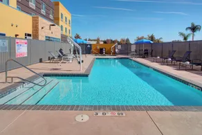 Fairfield Inn & Suites by Marriott Bakersfield North/Airport - Piscine